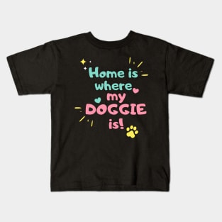 Home is where my doggie is Kids T-Shirt